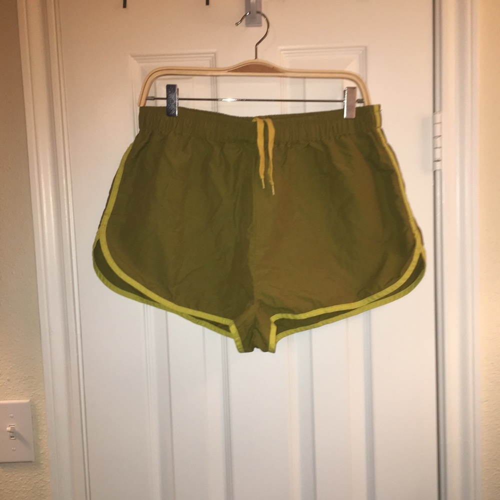 ⛱⛱⛱ BDG size L gym shorts.
